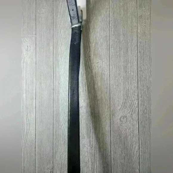 Brown & black belt in one. Metal buckle twist to change belt color preference - Picture 8 of 11